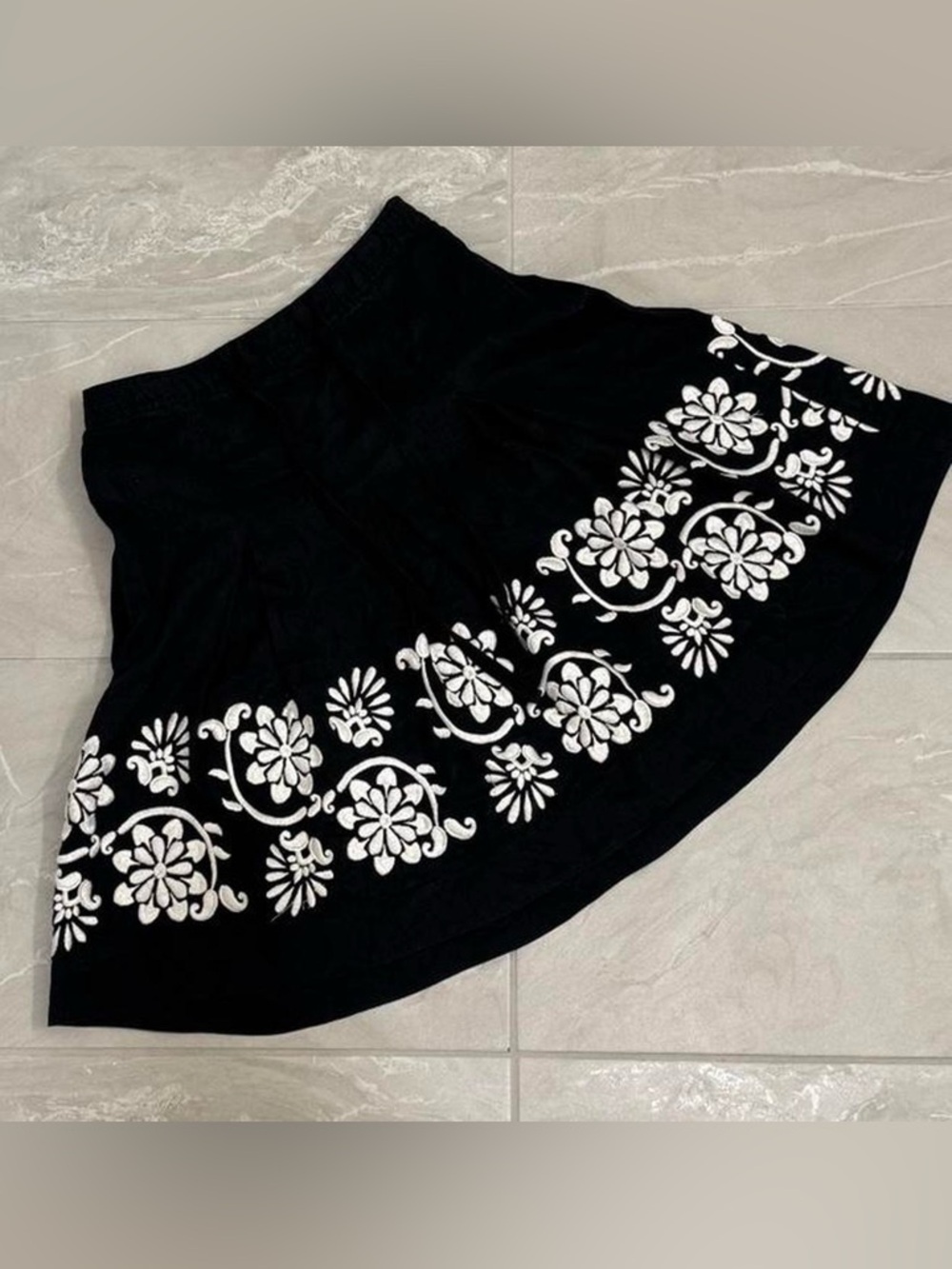 Ann Taylor Black Floral Embroidered Skirt White A Line Classic Preppy